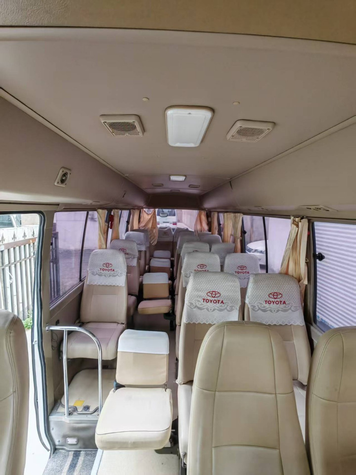 TOYOTA White Mini Bus 29 Seats Click Here for Discount إيجار TOYOTA White Mini Bus 29 Seats Click Here for Discount: صور 10