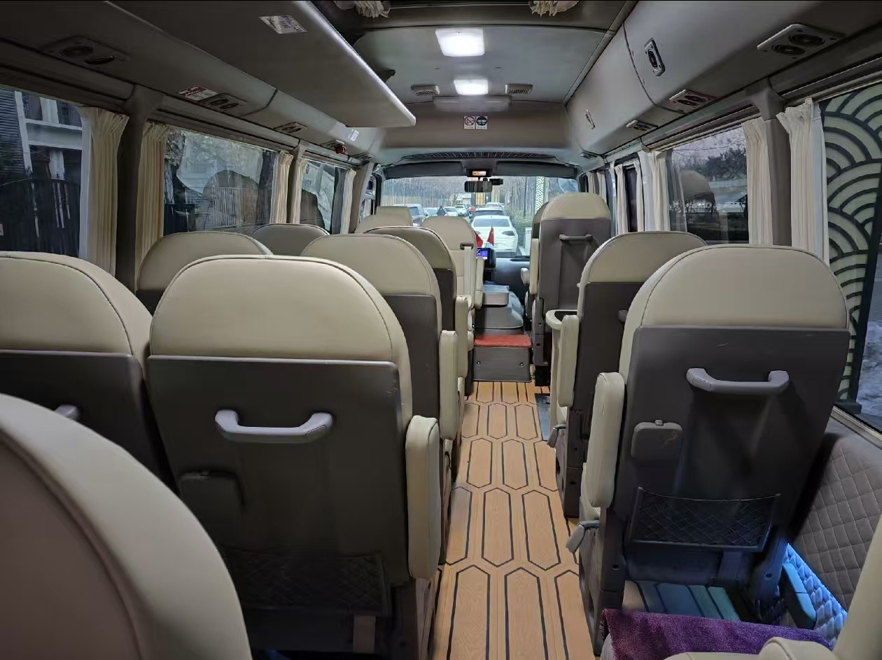 TOYOTA White Mini Bus Click Here for Discount - سياحية حافلة: صور 2 TOYOTA White Mini Bus Click Here for Discount - سياحية حافلة: صور 2