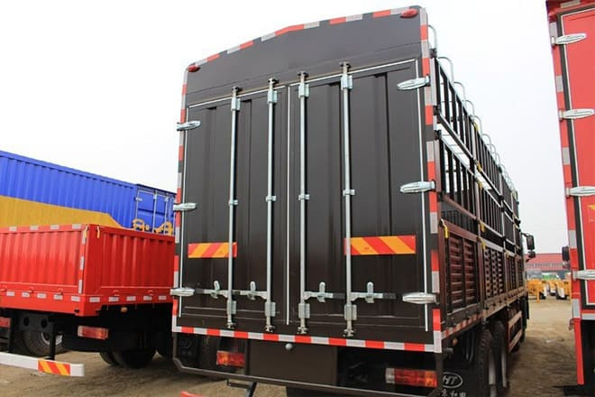 FAW FAW J6P Livestock Truck for Sale in Uganda - شاحنة نقل المواشي شاحنة: صور 3 FAW FAW J6P Livestock Truck for Sale in Uganda - شاحنة نقل المواشي شاحنة: صور 3