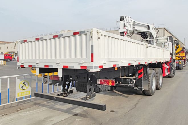 FAW FAW Truck Mounted Crane with Hydraulic Boom for Sale in Kuwait - شاحنة كرين: صور 3 FAW FAW Truck Mounted Crane with Hydraulic Boom for Sale in Kuwait - شاحنة كرين: صور 3