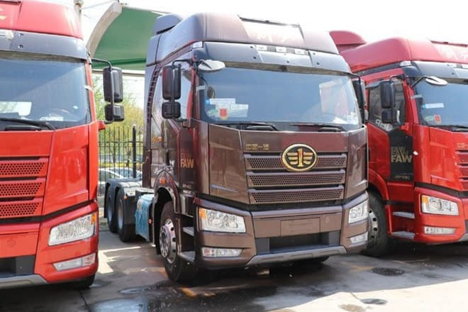 FAW Faw J6P 6X4 Tractor Head for Sale in Angola - شاحنة جرار: صور 2 FAW Faw J6P 6X4 Tractor Head for Sale in Angola - شاحنة جرار: صور 2