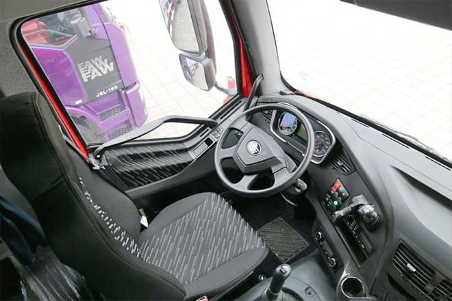 FAW Faw J6P Box Truck 4X2 for Sale in Sierra Leone - بصندوق مغلق شاحنة: صور 4 FAW Faw J6P Box Truck 4X2 for Sale in Sierra Leone - بصندوق مغلق شاحنة: صور 4