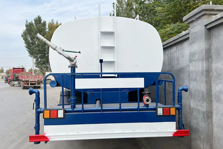 Howo Water Sprinkler Truck for Sale in Mali - شاحنة صهريج: صور 3 Howo Water Sprinkler Truck for Sale in Mali - شاحنة صهريج: صور 3