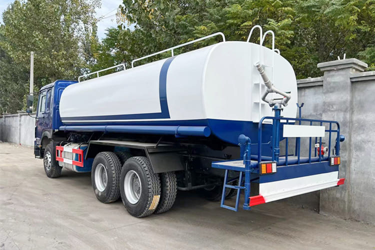 Howo Water Sprinkler Truck for Sale in Mali - شاحنة صهريج: صور 2 Howo Water Sprinkler Truck for Sale in Mali - شاحنة صهريج: صور 2