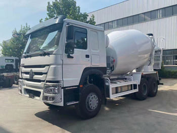 SINOTRUK Cement Mixer Truck for Sale in Zambia - شاحنة خلاطة خرسانة: صور 1 SINOTRUK Cement Mixer Truck for Sale in Zambia - شاحنة خلاطة خرسانة: صور 1