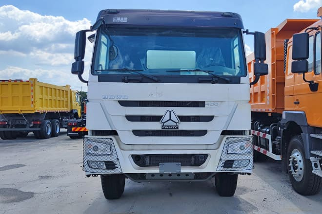 SINOTRUK Howo 400 Diesel Tanker Truck for Sale in Nigeria - شاحنة صهريج: صور 3 SINOTRUK Howo 400 Diesel Tanker Truck for Sale in Nigeria - شاحنة صهريج: صور 3