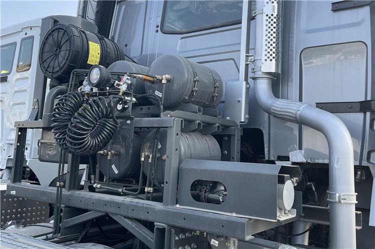 SINOTRUK Howo T7H Truck Head for Sale In Zimbabwe - شاحنة جرار: صور 4 SINOTRUK Howo T7H Truck Head for Sale In Zimbabwe - شاحنة جرار: صور 4