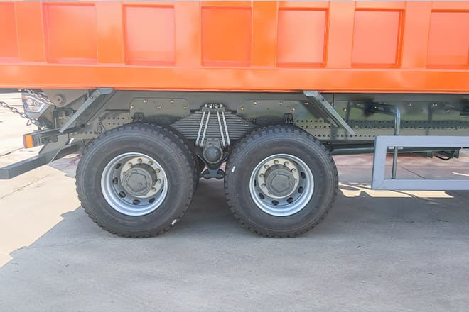SINOTRUK Sinotruk Howo 8x4 Tipper Trucks for Sale in Ghana - قلابات: صور 4 SINOTRUK Sinotruk Howo 8x4 Tipper Trucks for Sale in Ghana - قلابات: صور 4