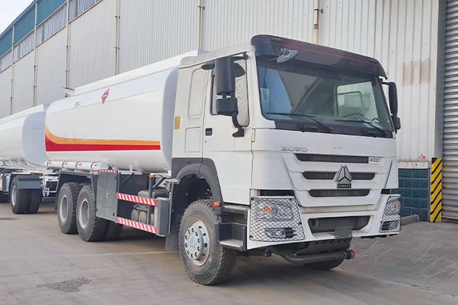 SINOTRUK Sinotruk Howo Fuel Tanker Truck Price for Sale in Ghana - شاحنة صهريج: صور 4 SINOTRUK Sinotruk Howo Fuel Tanker Truck Price for Sale in Ghana - شاحنة صهريج: صور 4