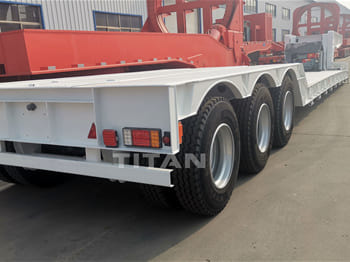 TITAN 3 Axle Lowboy Trailer for Sale in Ghana - عربة مسطحة منخفضة نصف مقطورة: صور 2 TITAN 3 Axle Lowboy Trailer for Sale in Ghana - عربة مسطحة منخفضة نصف مقطورة: صور 2
