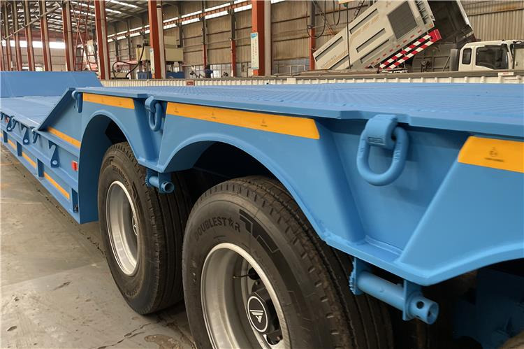 TITAN 4 Axle Folding Gooseneck Trailer for Sale In Zambia - عربة مسطحة منخفضة نصف مقطورة: صور 5 TITAN 4 Axle Folding Gooseneck Trailer for Sale In Zambia - عربة مسطحة منخفضة نصف مقطورة: صور 5