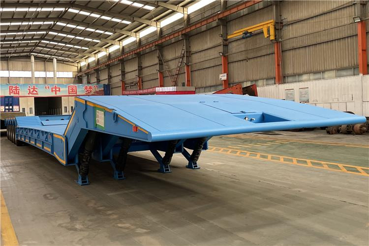 TITAN 4 Axle Folding Gooseneck Trailer for Sale In Zambia - عربة مسطحة منخفضة نصف مقطورة: صور 3 TITAN 4 Axle Folding Gooseneck Trailer for Sale In Zambia - عربة مسطحة منخفضة نصف مقطورة: صور 3