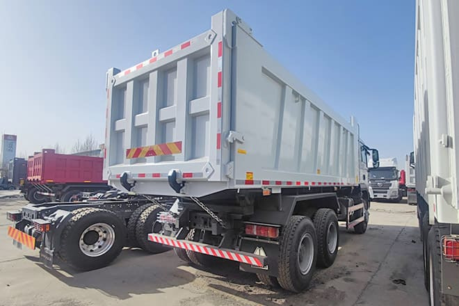 TITAN Howo 6x4 10 Wheel Tipper Truck for Sale in Zambia - قلابات: صور 3 TITAN Howo 6x4 10 Wheel Tipper Truck for Sale in Zambia - قلابات: صور 3