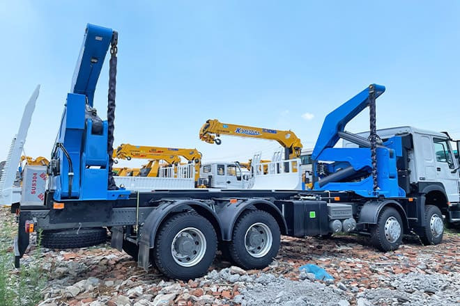 XCMG 37 Ton Side Lifter Truck for Sale in Angola - شاحنات الحاويات / جسم علوي قابل للتغيير شاحنة: صور 1 XCMG 37 Ton Side Lifter Truck for Sale in Angola - شاحنات الحاويات / جسم علوي قابل للتغيير شاحنة: صور 1