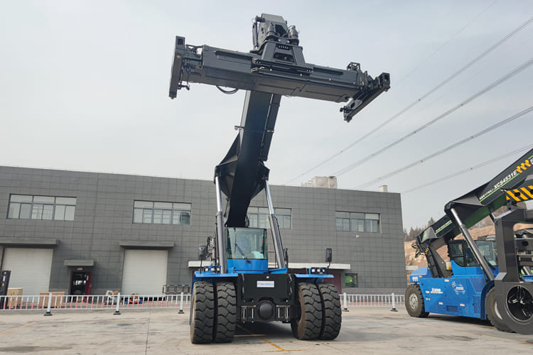 XCMG Reach Stacker Container Handler for sale in Malawi - رافعة للحاويات: صور 3 XCMG Reach Stacker Container Handler for sale in Malawi - رافعة للحاويات: صور 3