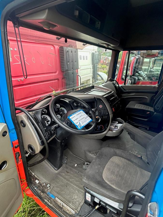 DAF DAF XF105-410 Bleue - الكبائن - شاحنة: صور 3 DAF DAF XF105-410 Bleue - الكبائن - شاحنة: صور 3
