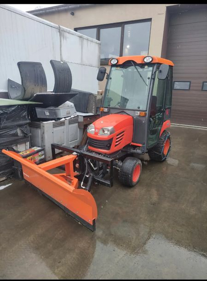 Kubota BX350 4x4 Traktorek komunalny kosiarka pług piaskarka pełen osprzęt - جرارات البلدية: صور 3 Kubota BX350 4x4 Traktorek komunalny kosiarka pług piaskarka pełen osprzęt - جرارات البلدية: صور 3