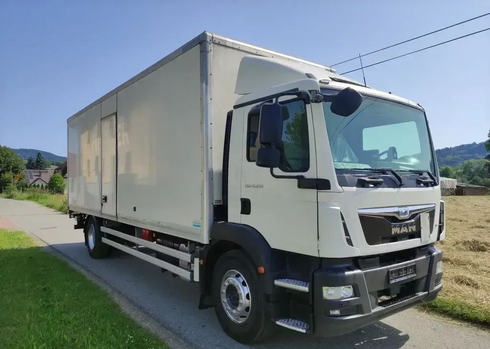 MAN TGM 15.290 kontener , winda - بصندوق مغلق شاحنة: صور 1 MAN TGM 15.290 kontener , winda - بصندوق مغلق شاحنة: صور 1