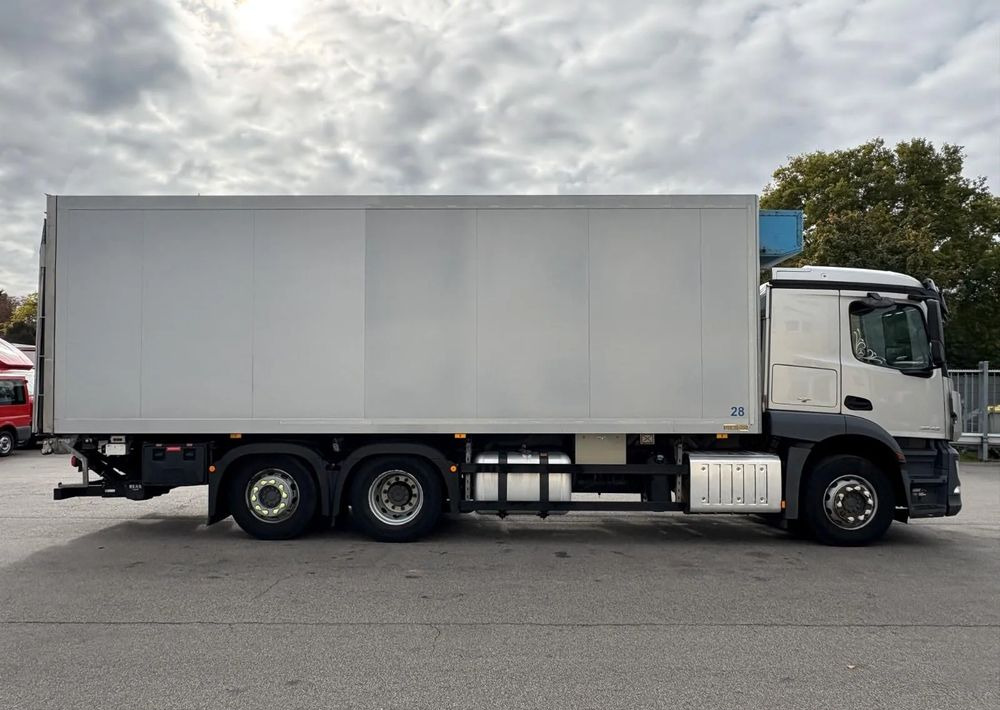 Mercedes-Benz Actros 2543 6x2 chłodnia izoterma 18 palet oś skrętna - مبردة شاحنة: صور 4 Mercedes-Benz Actros 2543 6x2 chłodnia izoterma 18 palet oś skrętna - مبردة شاحنة: صور 4