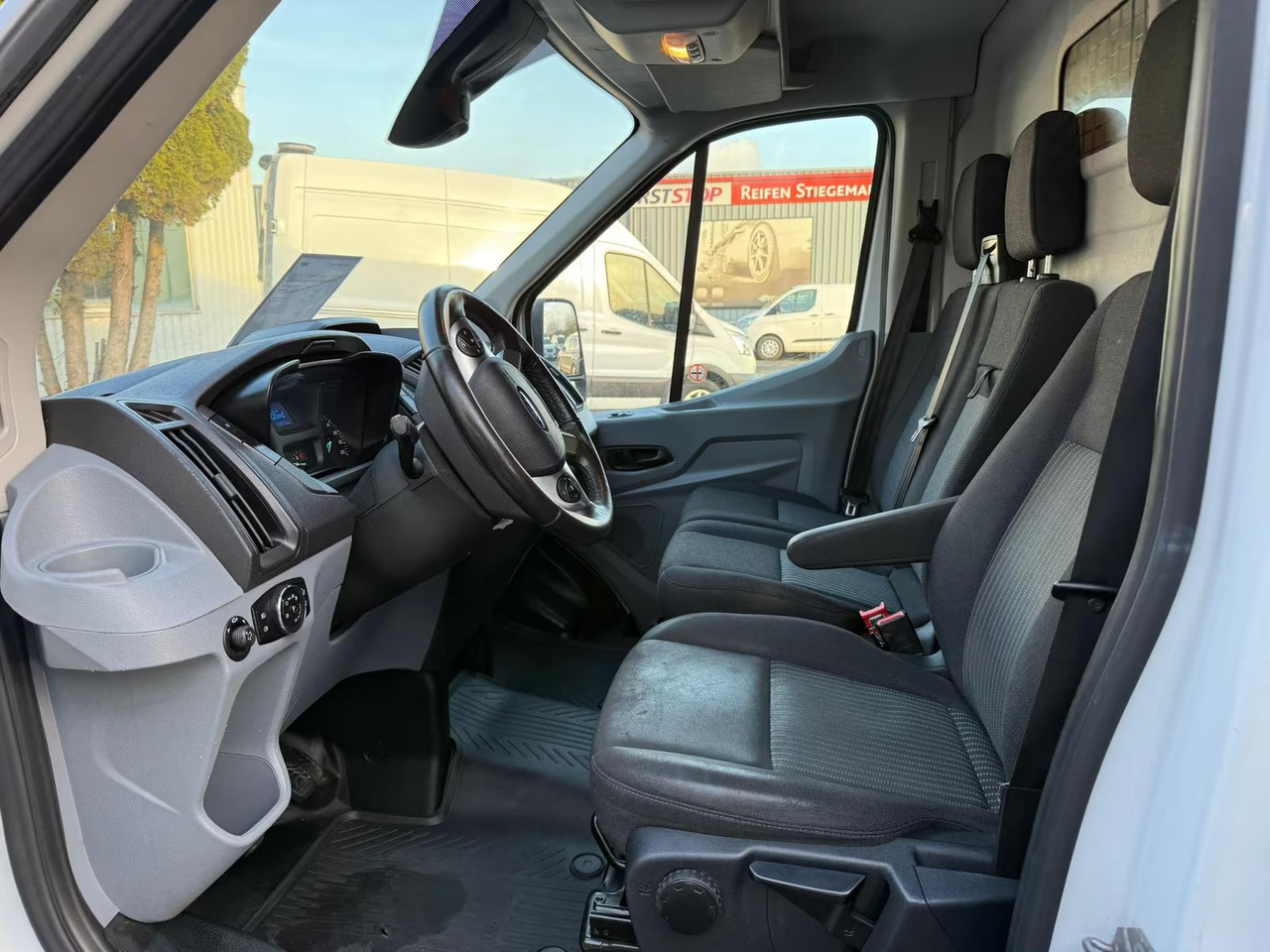 فان المدمجة Ford Transit: صور 6