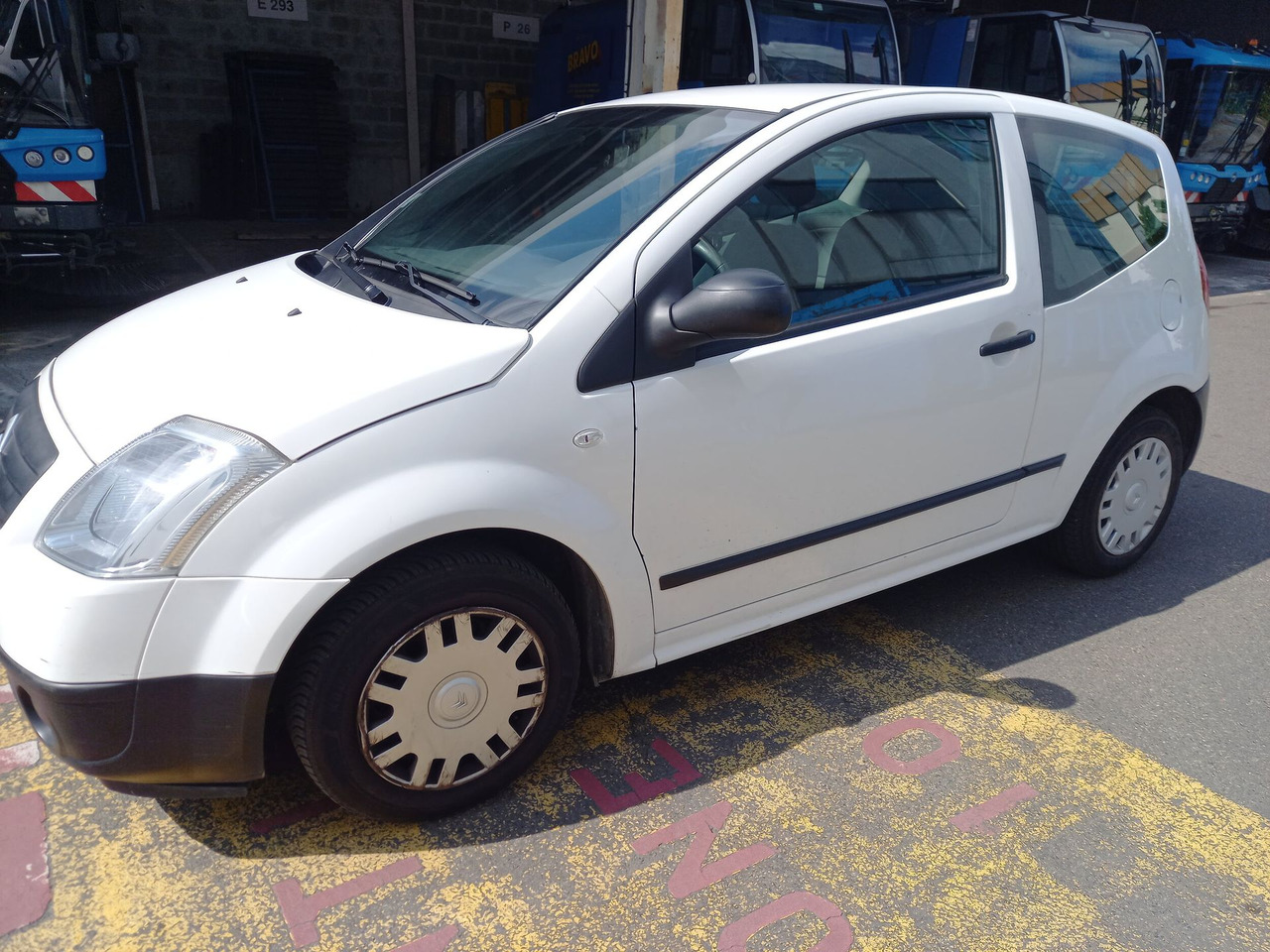 CITROEN C2 -Berline commerciale essence - 3 portes - 2 plac - سيارة: صور 2 CITROEN C2 -Berline commerciale essence - 3 portes - 2 plac - سيارة: صور 2