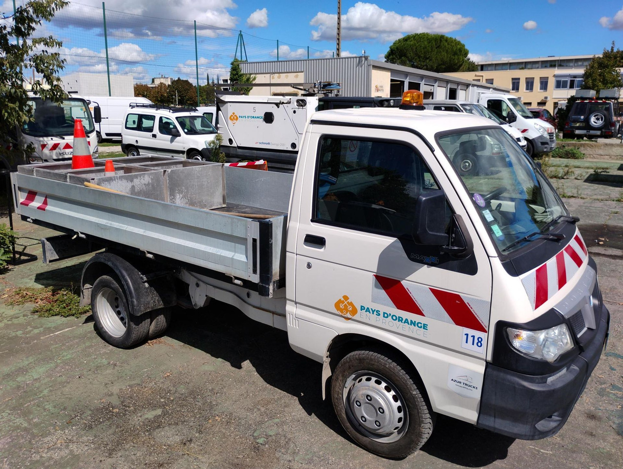 PIAGGIO PORTER 2 PLACES AVEC PLATEAU GENRE CTTE / DISPONIBL - الشاحنات الصغيرة المسطحة: صور 1 PIAGGIO PORTER 2 PLACES AVEC PLATEAU GENRE CTTE / DISPONIBL - الشاحنات الصغيرة المسطحة: صور 1