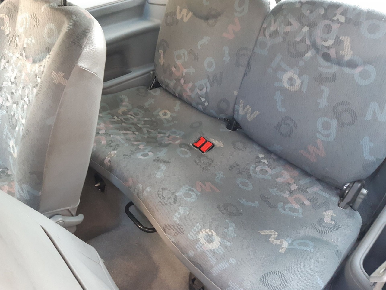 RENAULT TWINGO - Berline essence - 3 portes - 4places - Vitr - سيارة: صور 5 RENAULT TWINGO - Berline essence - 3 portes - 4places - Vitr - سيارة: صور 5