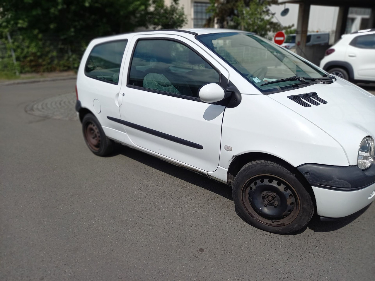 RENAULT TWINGO - Berline essence - 3 portes - 4places - Vitr - سيارة: صور 2 RENAULT TWINGO - Berline essence - 3 portes - 4places - Vitr - سيارة: صور 2