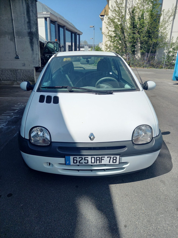 RENAULT TWINGO - Berline essence - 3 portes - 4places - Vitr - سيارة: صور 1 RENAULT TWINGO - Berline essence - 3 portes - 4places - Vitr - سيارة: صور 1