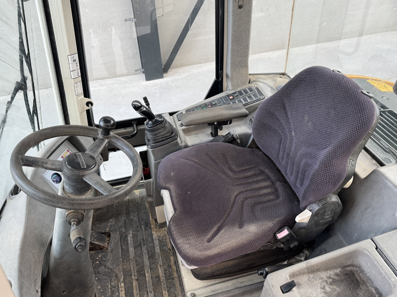 حفارة على عجلات LIEBHERR L 506: صور 18 حفارة على عجلات LIEBHERR L 506: صور 18