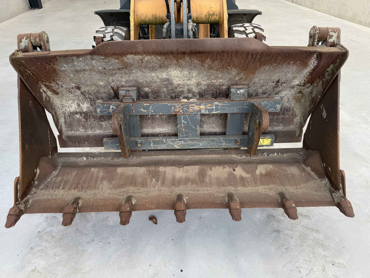 حفارة على عجلات LIEBHERR L 506: صور 9 حفارة على عجلات LIEBHERR L 506: صور 9