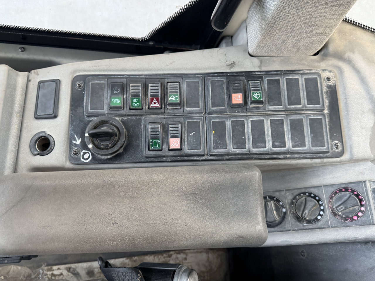 حفارة على عجلات LIEBHERR L 506: صور 21 حفارة على عجلات LIEBHERR L 506: صور 21