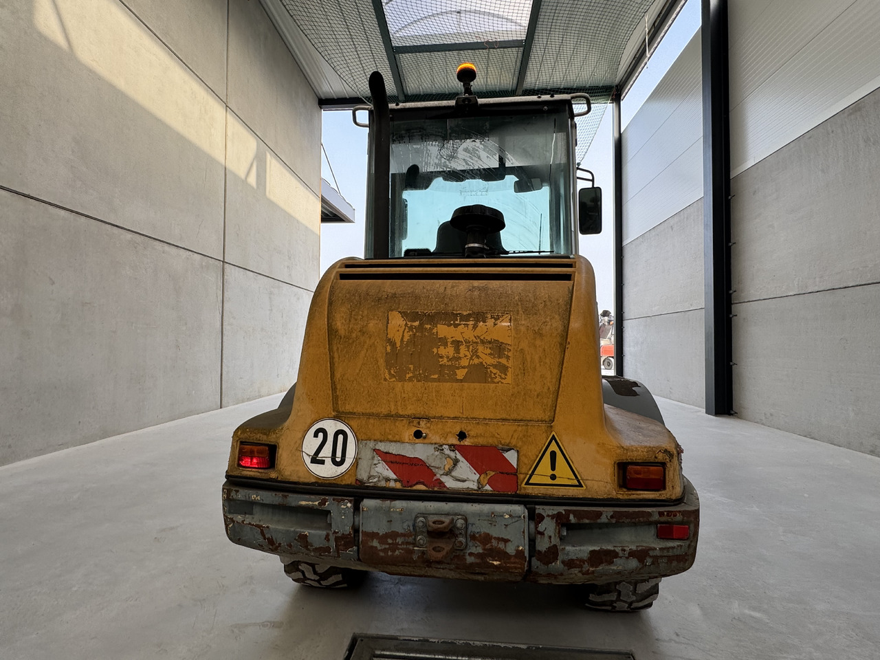 LIEBHERR L 506 - حفارة على عجلات: صور 5 LIEBHERR L 506 - حفارة على عجلات: صور 5
