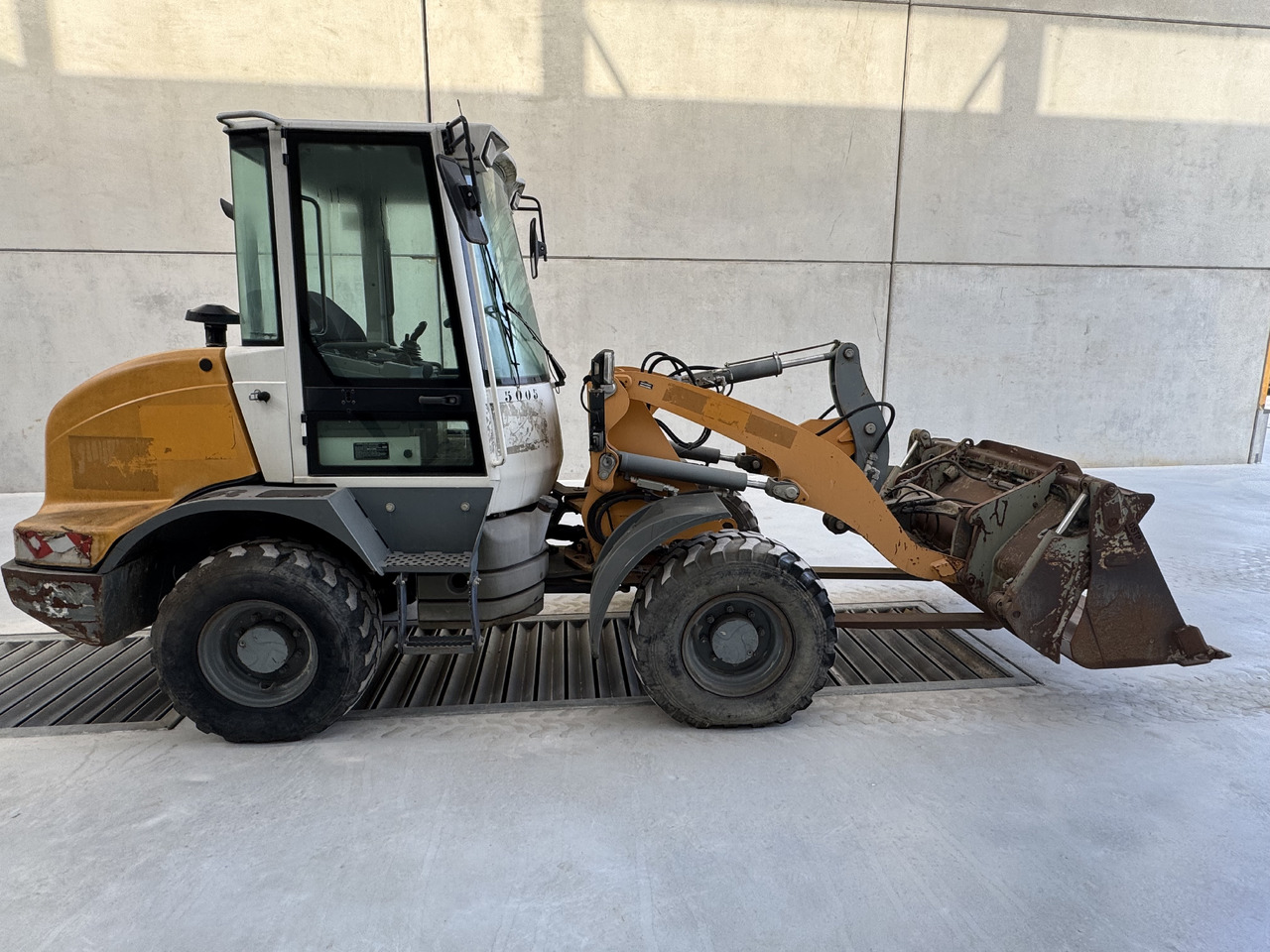 LIEBHERR L 506 - حفارة على عجلات: صور 1 LIEBHERR L 506 - حفارة على عجلات: صور 1