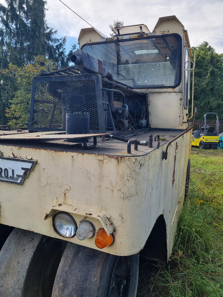 Stavostroj GRW 101 - مداحل الإطارات الهوائية: صور 2 Stavostroj GRW 101 - مداحل الإطارات الهوائية: صور 2