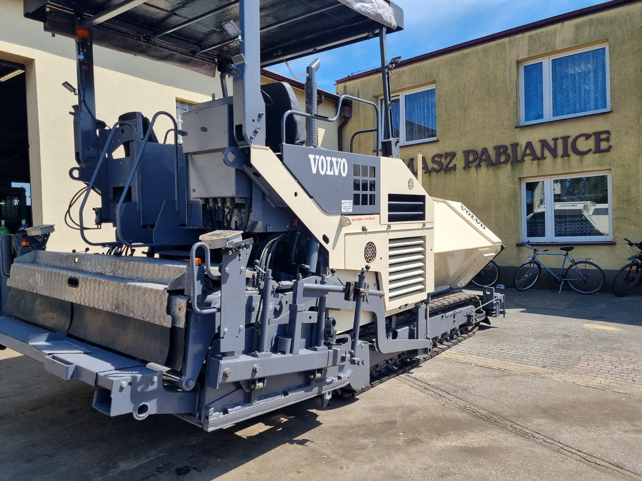 VOLVO TITAN 6820 - العامل بالقار: صور 2 VOLVO TITAN 6820 - العامل بالقار: صور 2