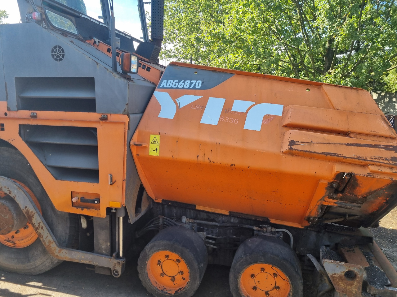 VOLVO TITAN 6870 - العامل بالقار: صور 2 VOLVO TITAN 6870 - العامل بالقار: صور 2