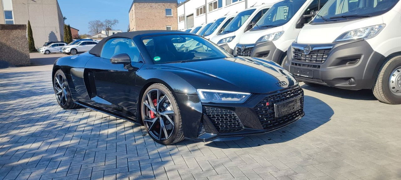 Audi R8 Spyder 5.2 FSI RWD performance - كابريوليه: صور 4 Audi R8 Spyder 5.2 FSI RWD performance - كابريوليه: صور 4
