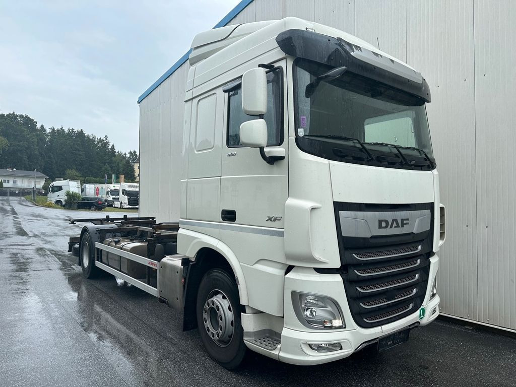 DAF XF 460 SpaceCab Retarder TÜV neu - شاحنات الحاويات / جسم علوي قابل للتغيير شاحنة: صور 2 DAF XF 460 SpaceCab Retarder TÜV neu - شاحنات الحاويات / جسم علوي قابل للتغيير شاحنة: صور 2