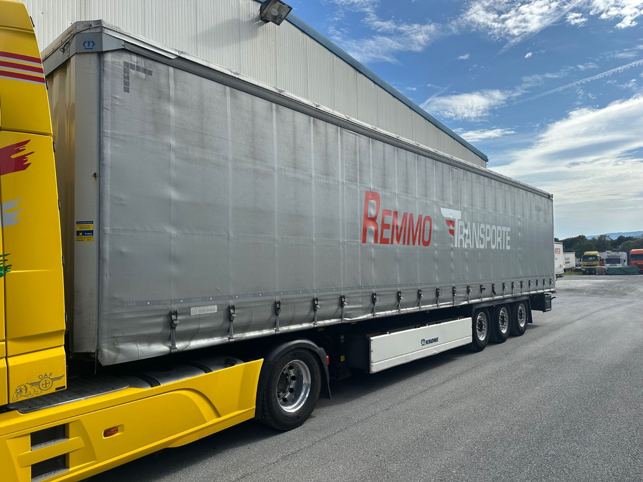 Krone SD 27 Pal-Kasten Lift XL-Cert. Standard - الخيمة نصف مقطورة: صور 1 Krone SD 27 Pal-Kasten Lift XL-Cert. Standard - الخيمة نصف مقطورة: صور 1