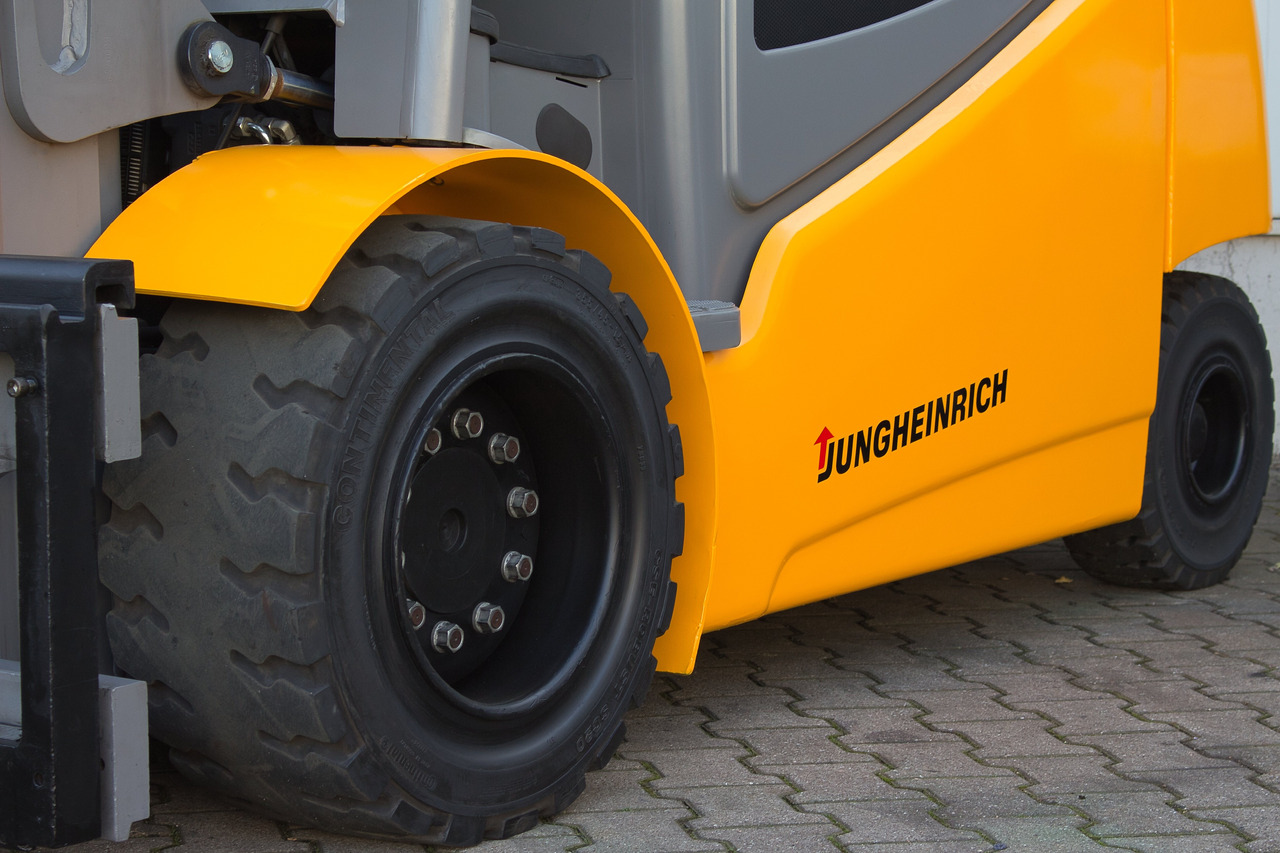 رافعة شوكية كهربائية JUNGHEINRICH EFG545 - Triplex - 100% Kapazität - Bj. 2022 - 4,5t: صور 10 رافعة شوكية كهربائية JUNGHEINRICH EFG545 - Triplex - 100% Kapazität - Bj. 2022 - 4,5t: صور 10