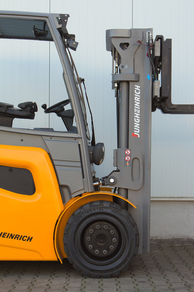 رافعة شوكية كهربائية JUNGHEINRICH EFG545 - Triplex - 100% Kapazität - Bj. 2022 - 4,5t: صور 9 رافعة شوكية كهربائية JUNGHEINRICH EFG545 - Triplex - 100% Kapazität - Bj. 2022 - 4,5t: صور 9