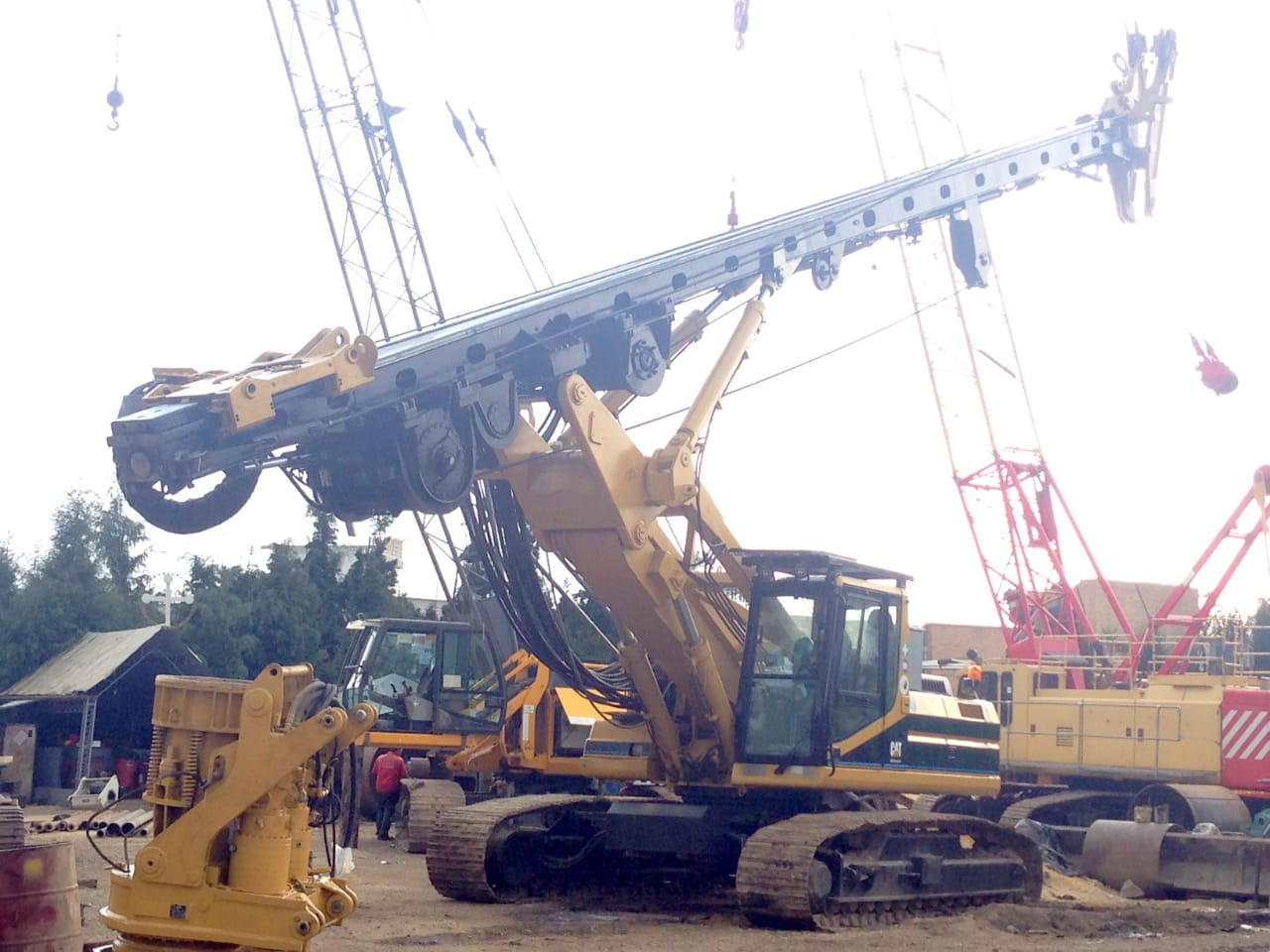 Bauer BG 18H - آلة حفر: صور 2 Bauer BG 18H - آلة حفر: صور 2