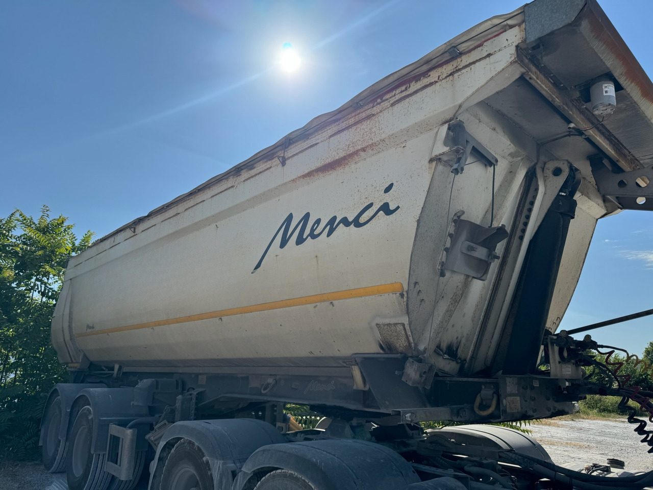 MENCI Semirimorchio Ribaltabile Mezzo d'opera - قلابة نصف مقطورة: صور 1 MENCI Semirimorchio Ribaltabile Mezzo d'opera - قلابة نصف مقطورة: صور 1