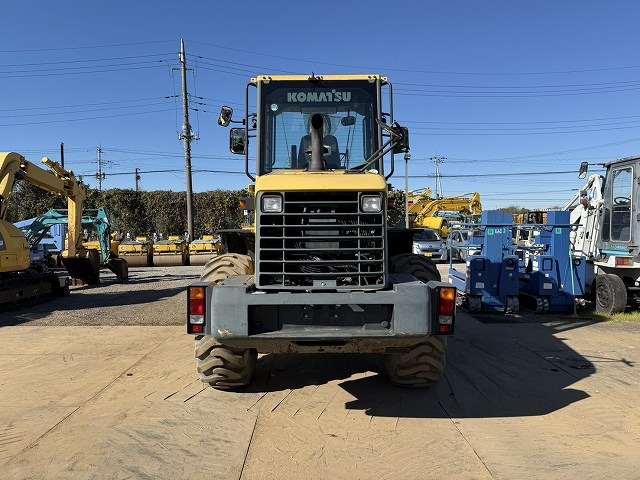 KOMATSU WA100-6 - اللودر بعجل: صور 4 KOMATSU WA100-6 - اللودر بعجل: صور 4