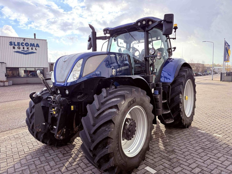 New Holland T7.270 AC Stage V Blue Power - جرار: صور 1 New Holland T7.270 AC Stage V Blue Power - جرار: صور 1