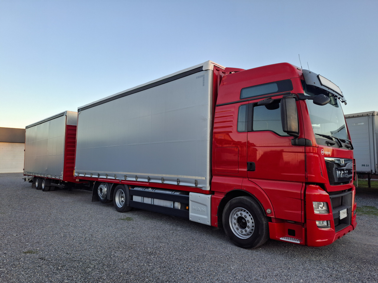 MAN TGX 26.440 E6 + SCHMITZ - شاحنة ستارة: صور 1 MAN TGX 26.440 E6 + SCHMITZ - شاحنة ستارة: صور 1
