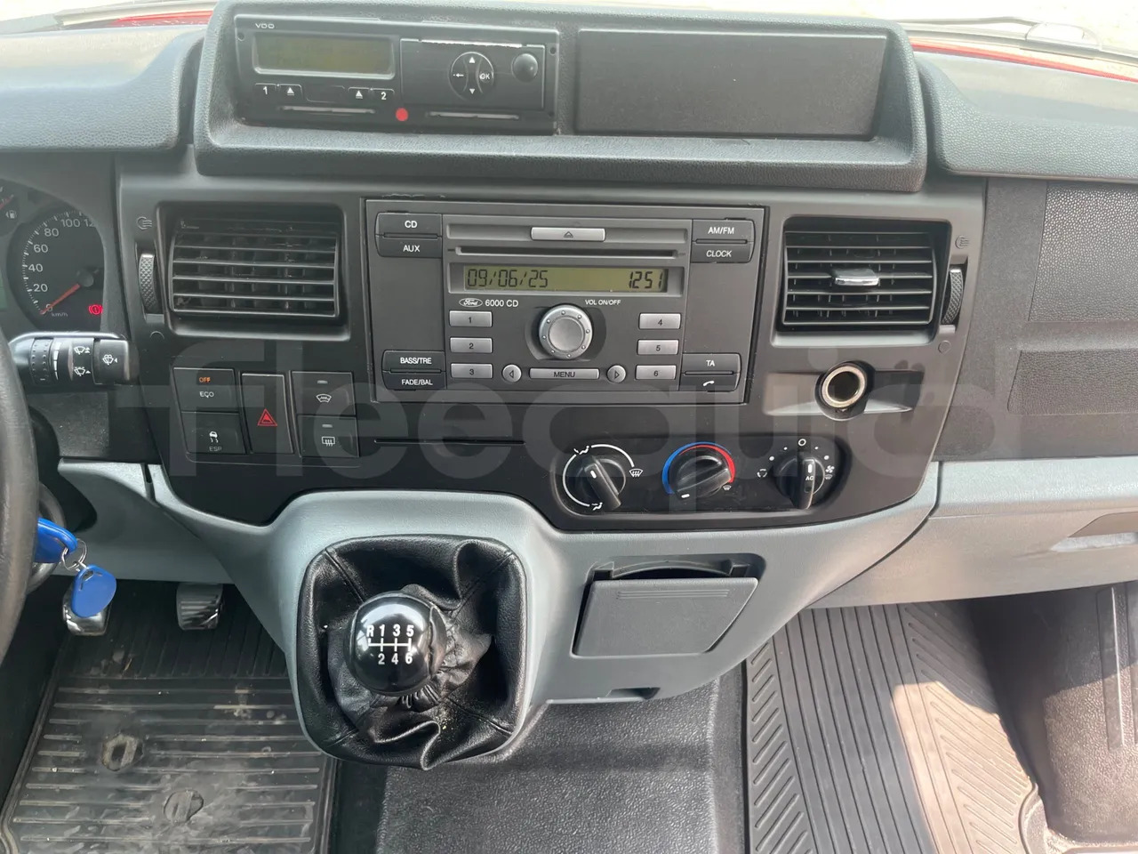 Ford Transit Tourneo - باص النقل بين المدن: صور 2 Ford Transit Tourneo - باص النقل بين المدن: صور 2