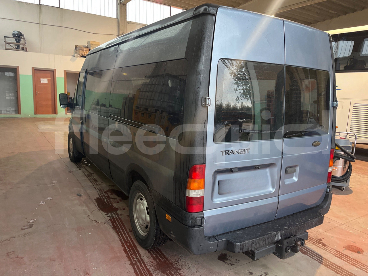 Ford Transit - باص النقل بين المدن: صور 5 Ford Transit - باص النقل بين المدن: صور 5