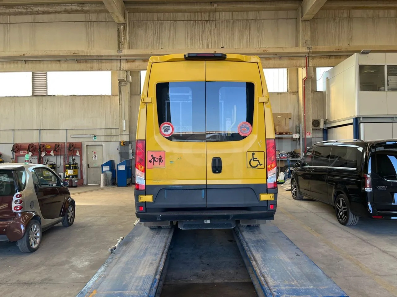 Iveco Daily - حافلة مدرسية: صور 5 Iveco Daily - حافلة مدرسية: صور 5